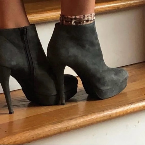 STUART WEITZMAN DELPHINE BOOTIES SZ 8 - Picture 2 of 4